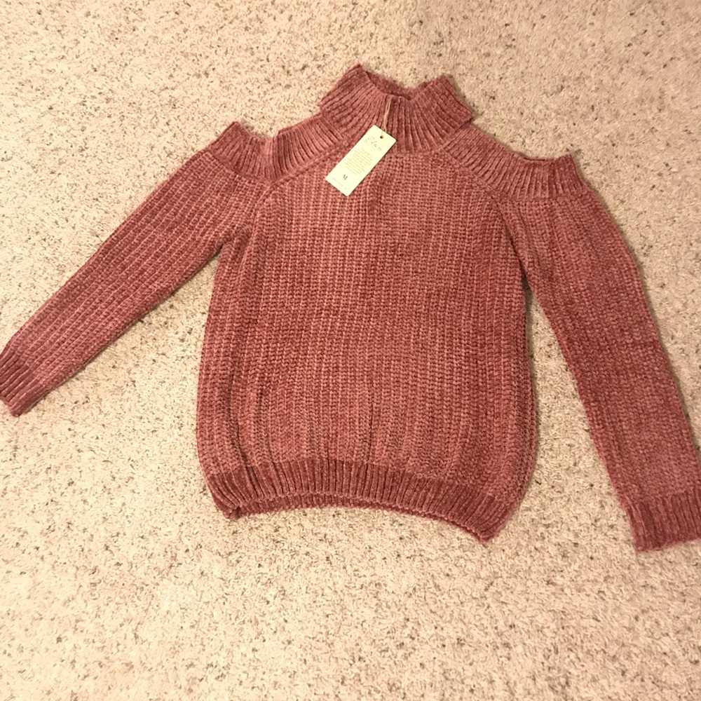 Vici maroon cold shoulder sweater